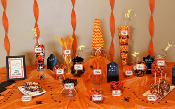 http://www.ohnuts.com/blog/halloween-candy-buffet-1.jpg